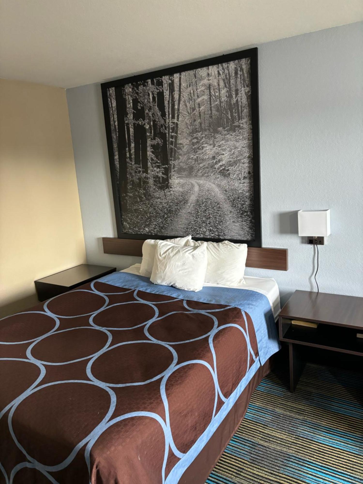 Super 8 By Wyndham Escanaba Exterior photo